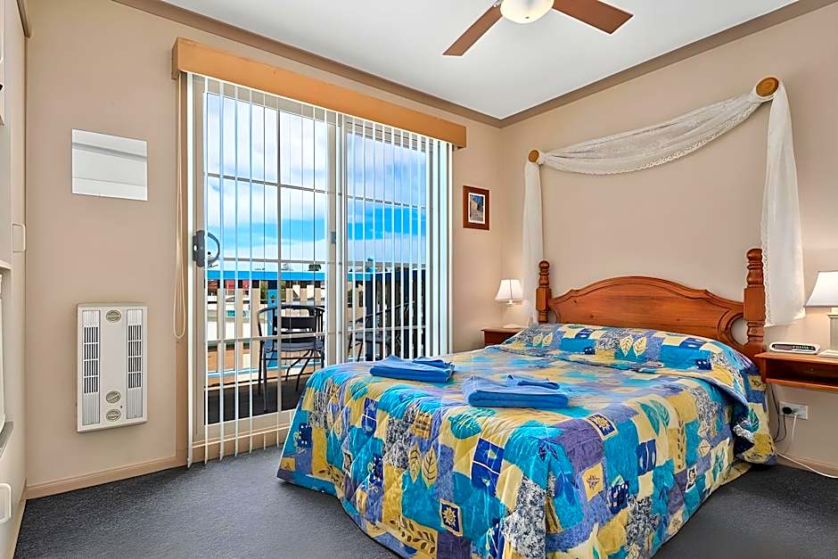 Amoshouse & Swansea Ocean Villas