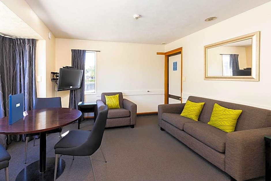 Airport Gateway Motor Lodge