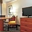 La Quinta Inn & Suites by Wyndham Ontario Airport