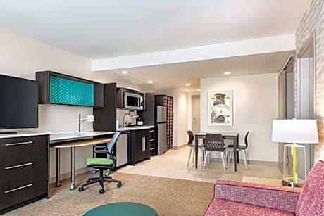One-Bedroom King Suite