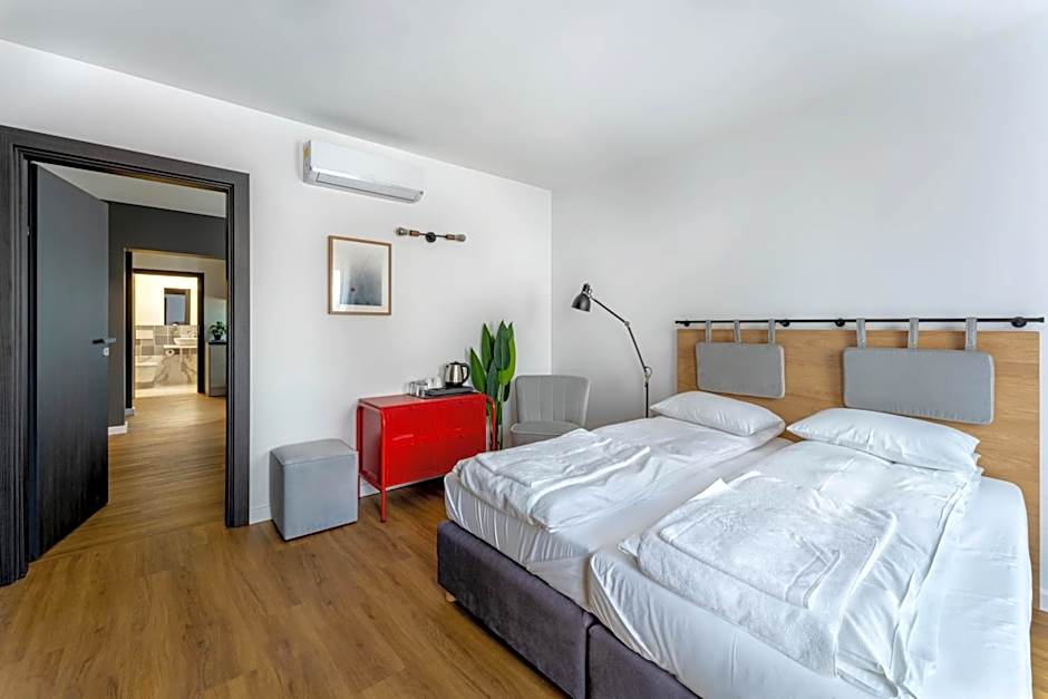 Apart House, Tylna 20