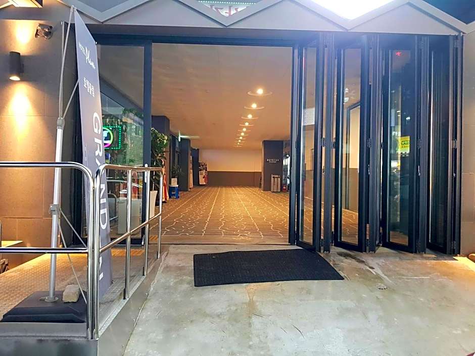 Plum Hotel