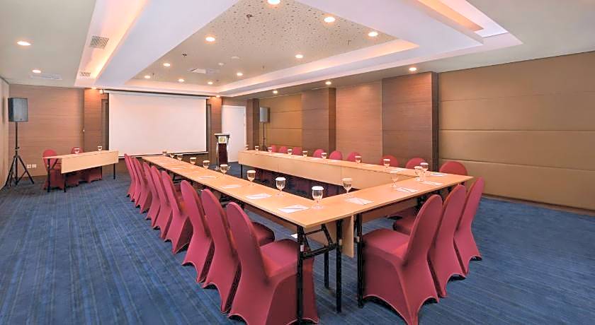 Platinum Adisucipto Hotel & Conference Center