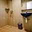 RedDoorz Plus near Ferry Terminal Batam Center
