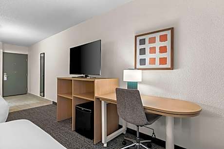 Queen Room with Two Queen Beds and Roll-In Shower - Disability Access