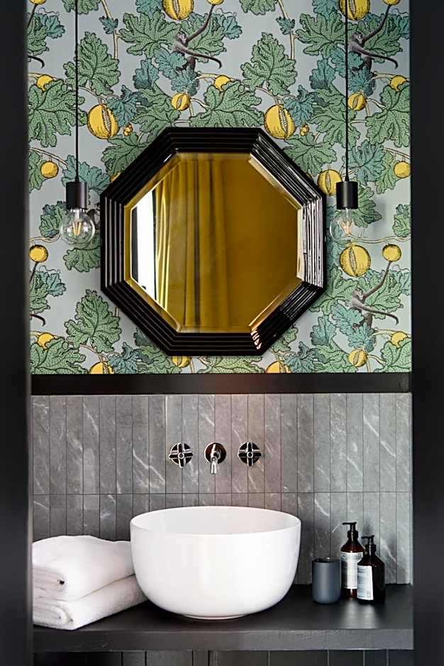 Velona's Jungle Luxury Suites
