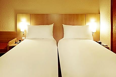 Standard Room with Two Single Beds