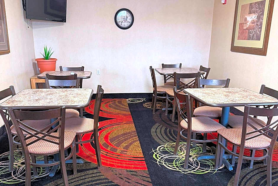 Super 8 by Wyndham Cozad