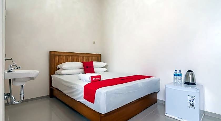 RedDoorz Syariah Plus @ Perintis Guesthouse Tasikmalaya