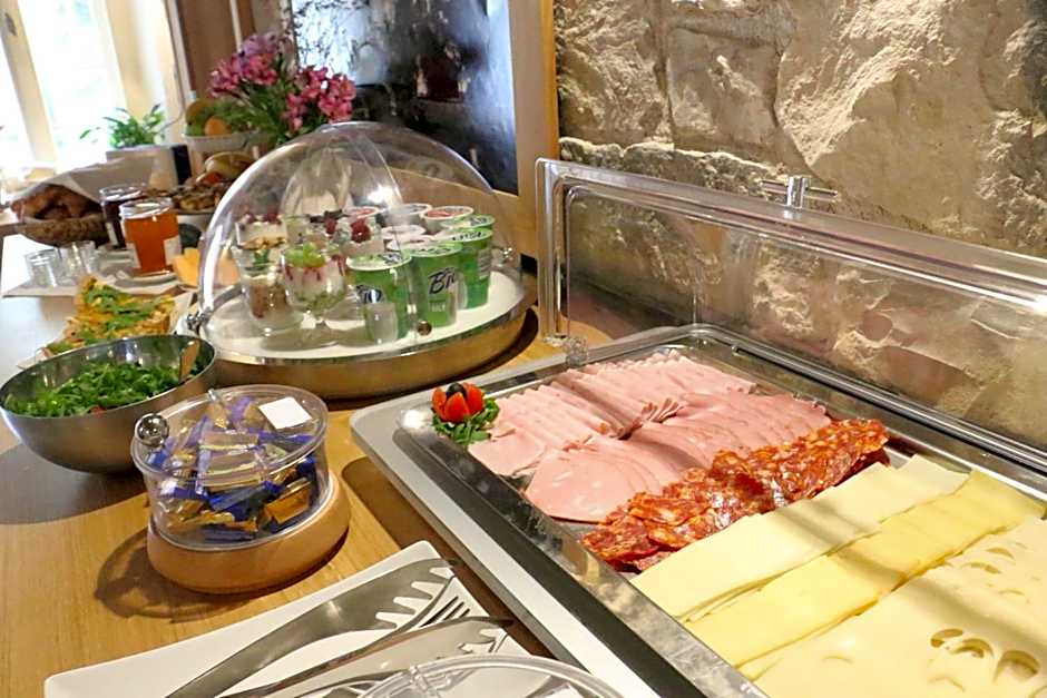 Hotel At the Green Grape