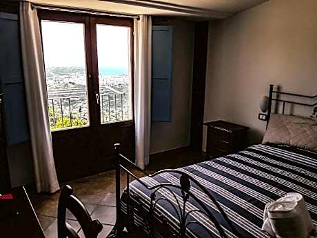 Camera Alburni-Matrimoniale-Comfort-Bagno privato-Vista montagna