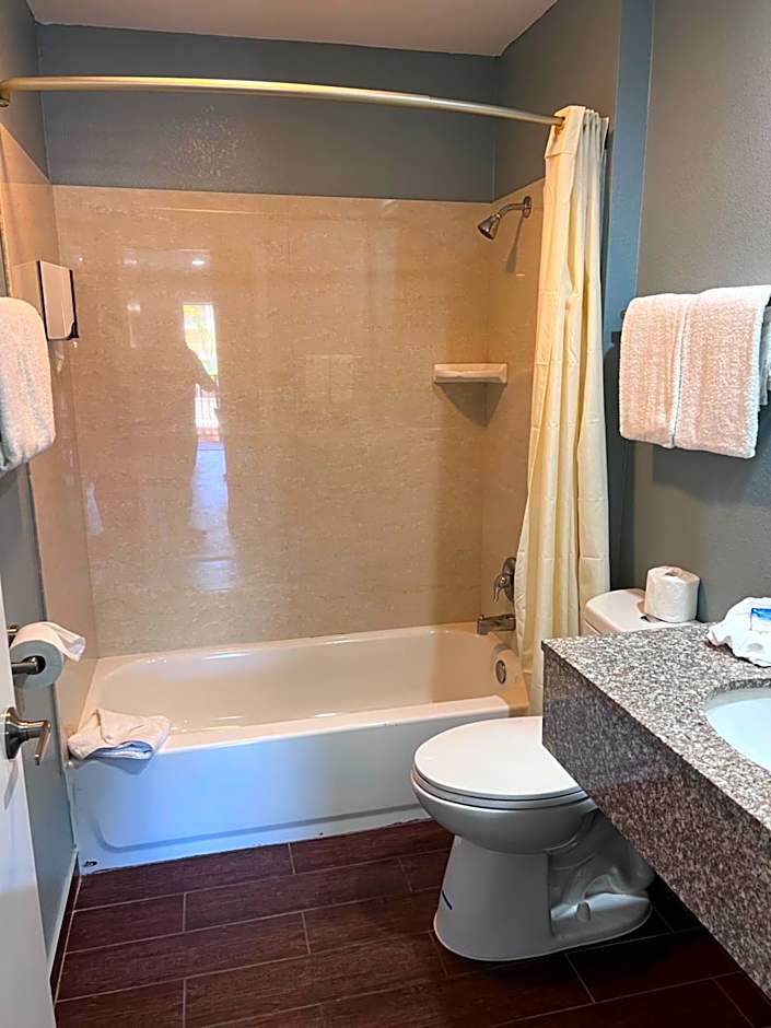 Surf City Inn & Suites