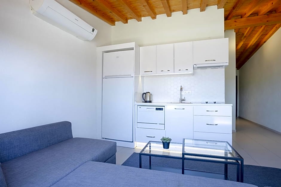 Aegean Apartments - Marina & Chios Island View