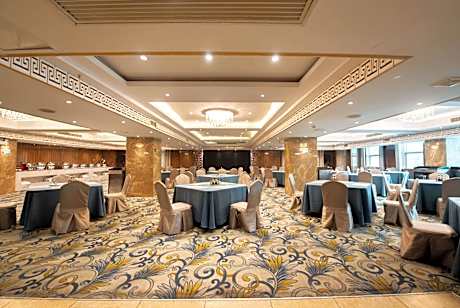 Ramada Encore By Wyndham Kaili West