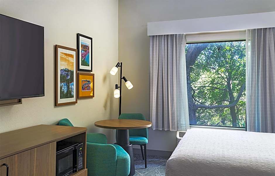 Hampton Inn & Suites Austin-Lakeway
