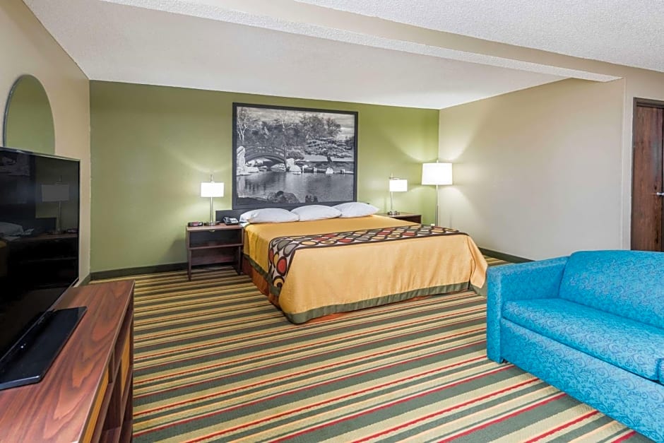 Super 8 by Wyndham Bloomington Normal