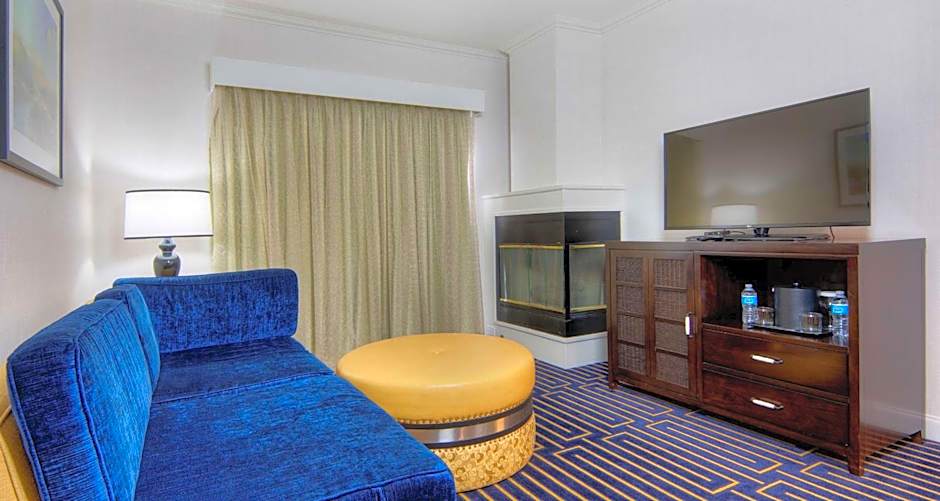 Best Western Plus Palm Court Hotel