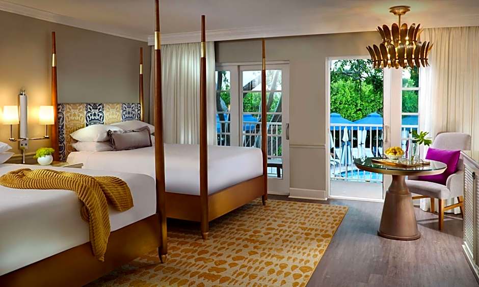 Foto 1 daripada 4 — 2 Queen Beds, Pool View