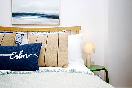 Penarth town, dog friendly,sleeps8 & breakfast inc