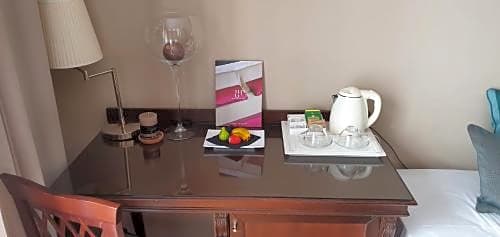 Smart Hotel Gallery House