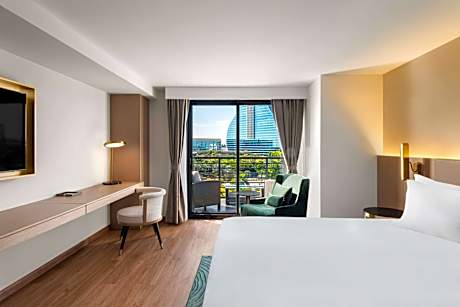 King Room with Balcony - Non-Smoking