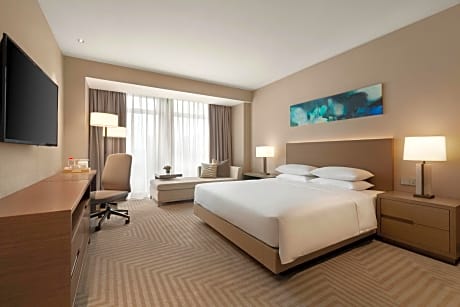 Den 1 King Bed