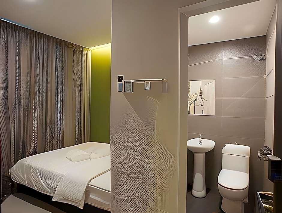 Econtel Queensbay