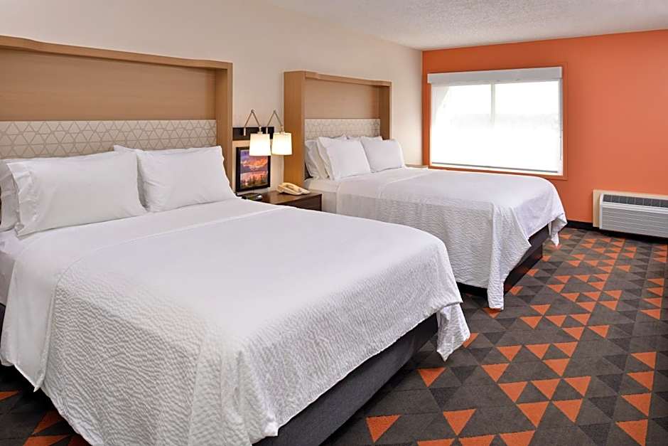 Photo 1 of 5 of 2 Queen Beds, Atrium View