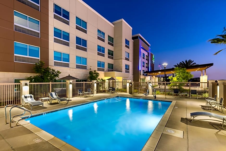 Holiday Inn Express And Suites Moreno Valley - Riverside By IHG