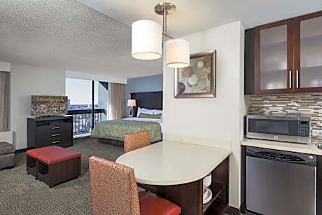 Queen Studio Suite - Disability Access Tran Shower/ Non-Smoking