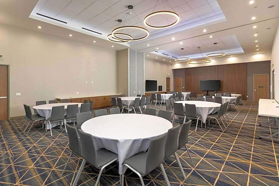Holiday Inn Hotel And Suites Monterey Park Los Angeles By IHG