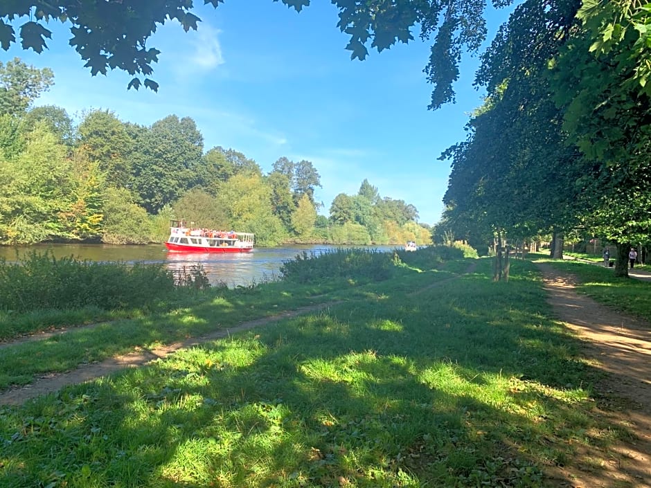 Riverside Lodge - Quaint Victorian Home By The River