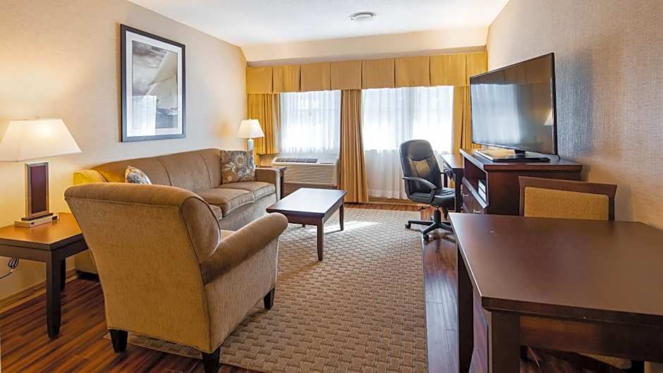 Best Western Plus Emerald Isle Hotel