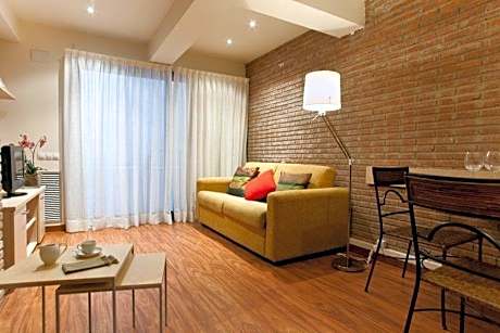 Duplex Apartment (2-4 Adults)
