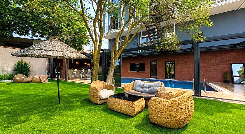 Green Roof Hotel