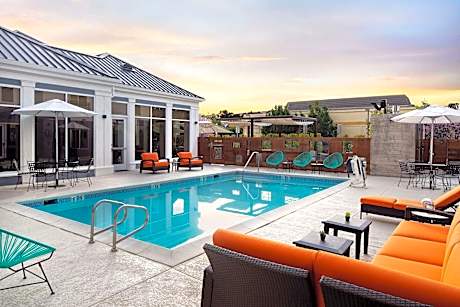 1 King Bed Evolution Room