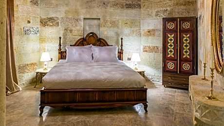 Queen Room with Garden View