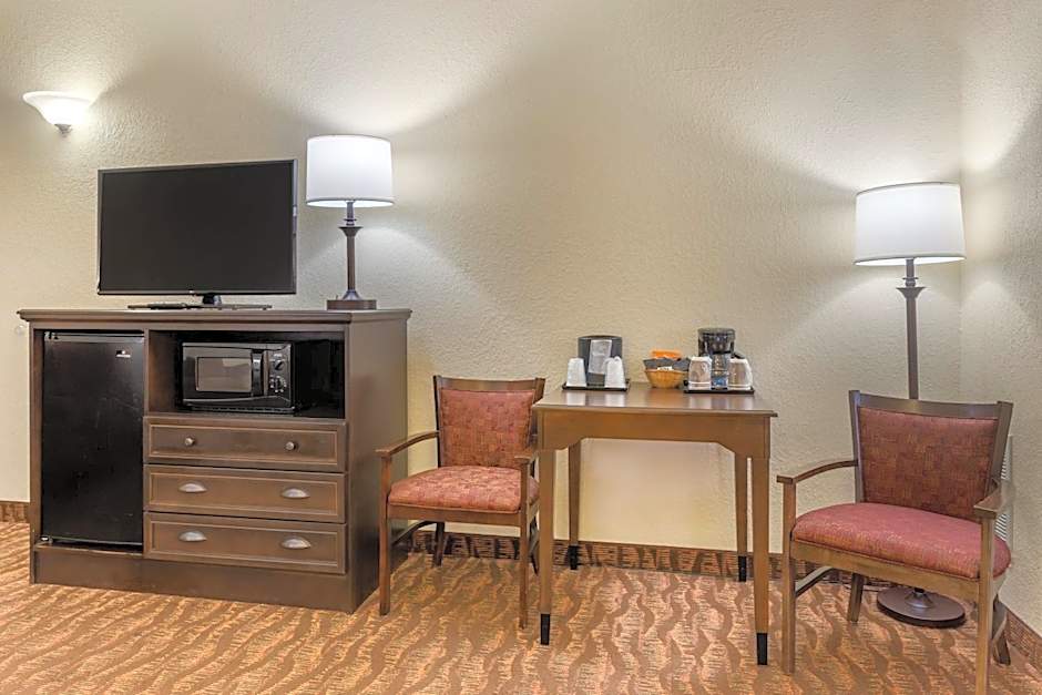 Comfort Inn At Thousand Hills