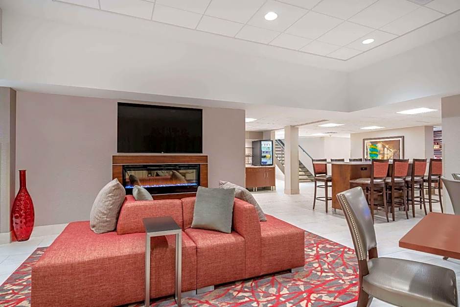 Ramada by Wyndham Minneapolis Golden Valley