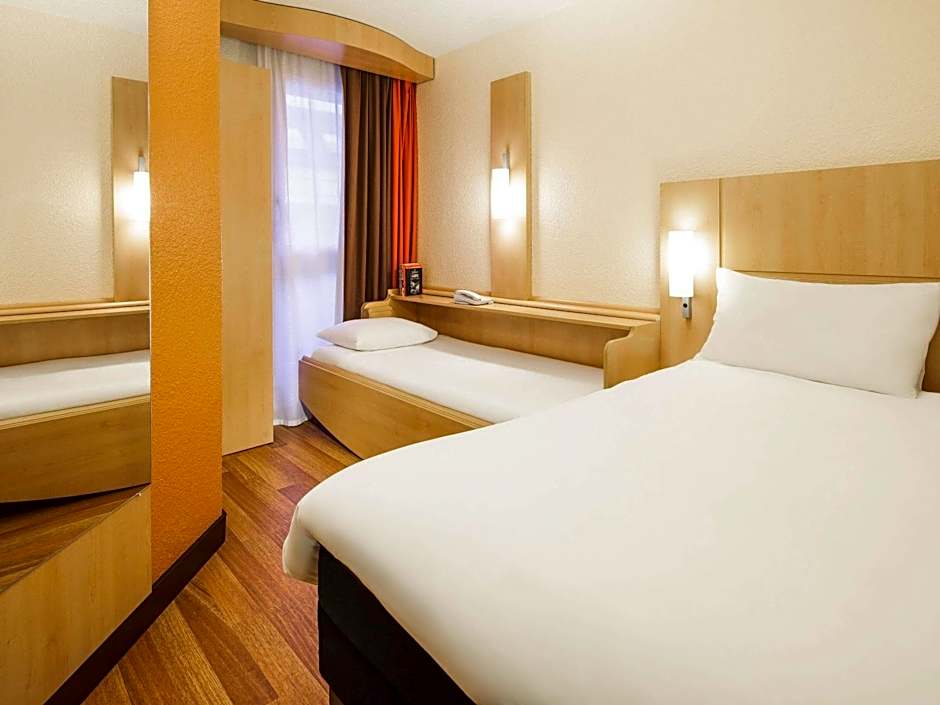 ibis Versailles Chateau