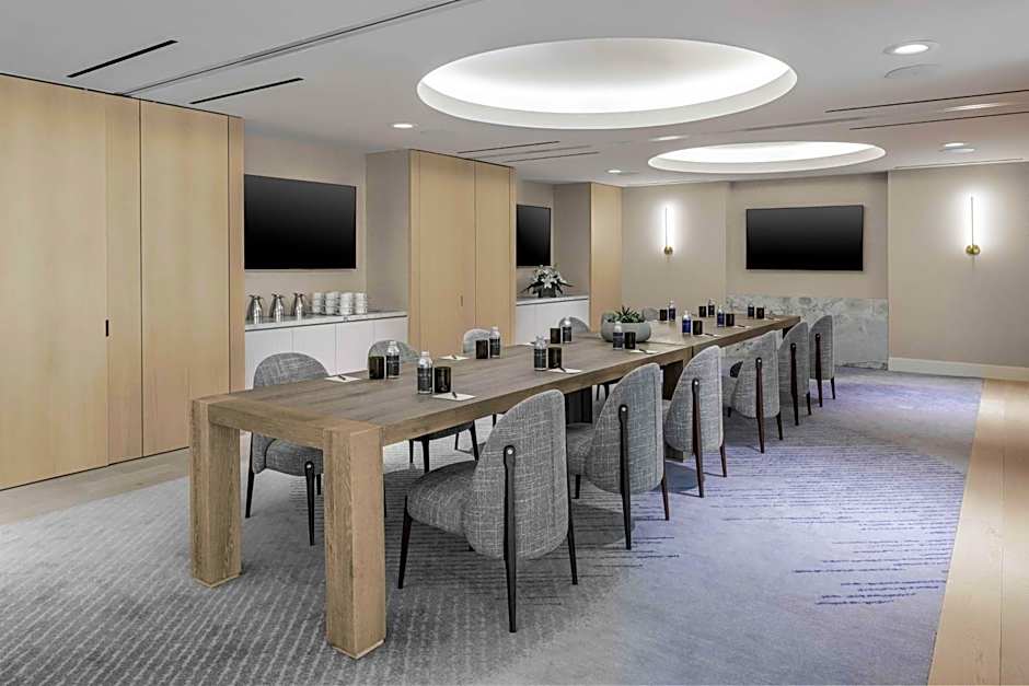 The Morrow Washington DC, Curio Collection By Hilton