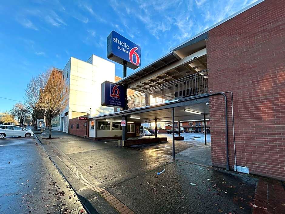 Studio 6 Suites Vancouver WA Waterfront