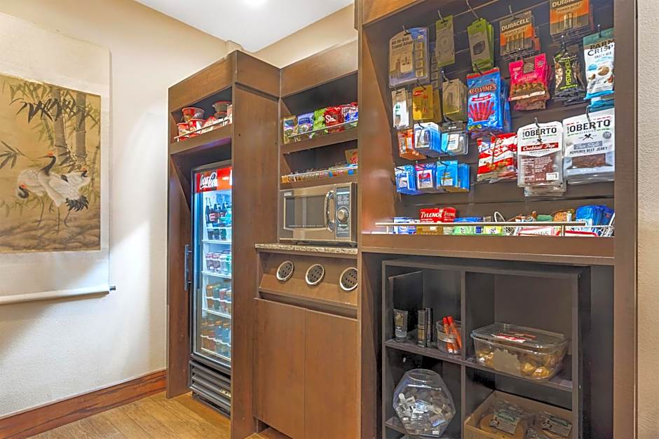 Best Western Plus Plaza By The Green