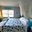 Searenity, Waterside studio in the heart of Treasure Island, walk to beach