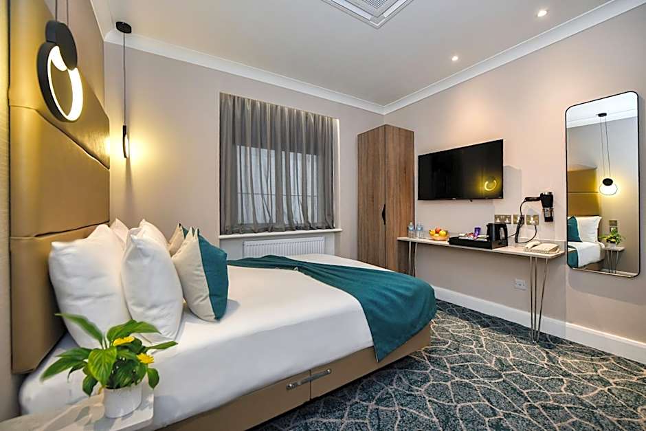 Queens Park Premier London Hyde Park