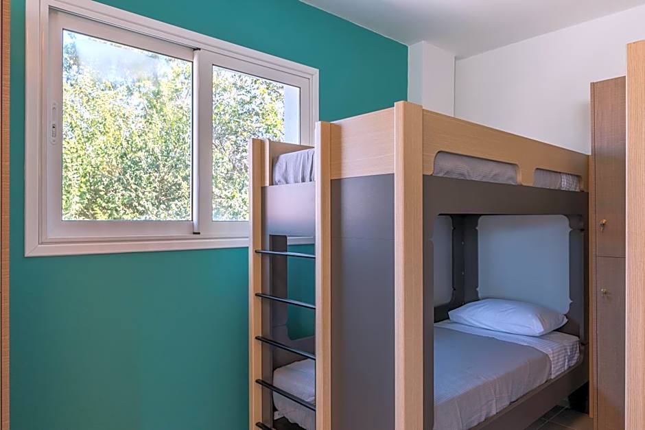 Local Hostel & Suites