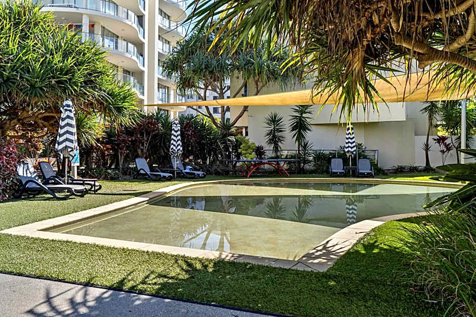 Absolute Beachfront Marcoola - Private Pool - Private Spa Bath - Games