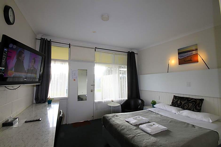 Pelicans Motel San Remo