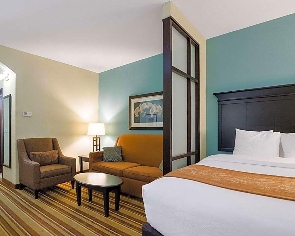 Comfort Suites Topeka Northwest