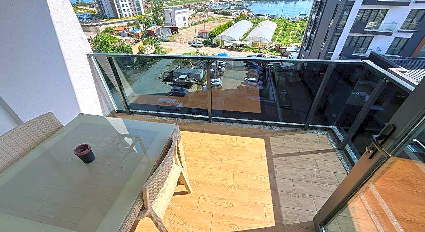 Rena Grand Residence & Suit